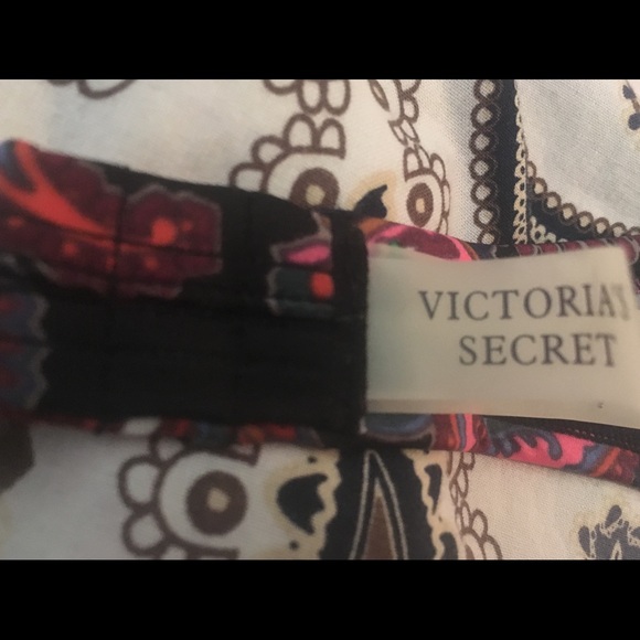 NWOT Victoria Secret Swim Top with underwire - Picture 5 of 5